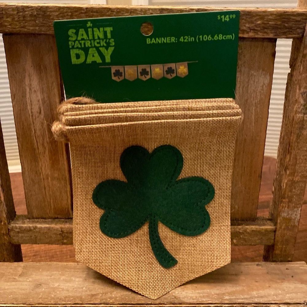 St. Patricks Day Shamrock Banner, Green Shamrocks & Gold Shamrocks Banner